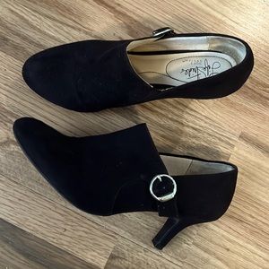 LIFE STRIDE PUMPS! SIZE 7.5. LIKE NEW WITH BOX!